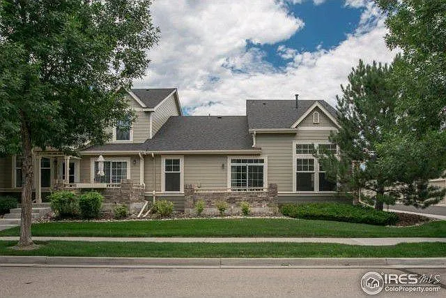 3 bed, 2572 sqft, $2,500 — Photo 2