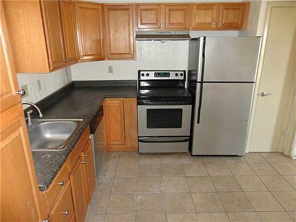 5th image of 4433 Stanton St #401