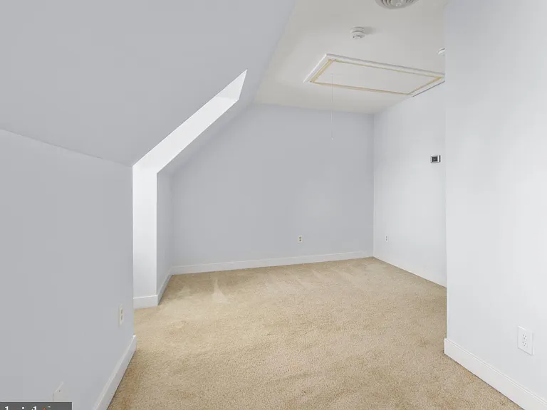 1011 Charles St #C — Photo 41