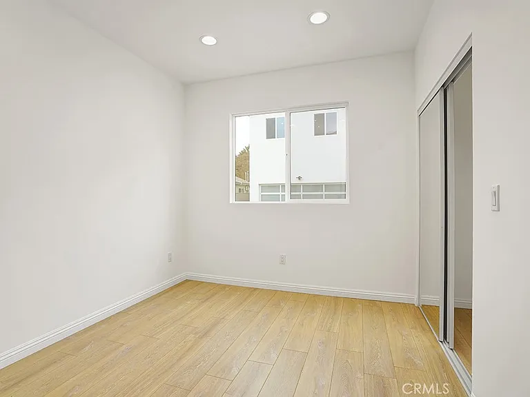 5729 N Willow Crest Ave #5729 — Photo 11