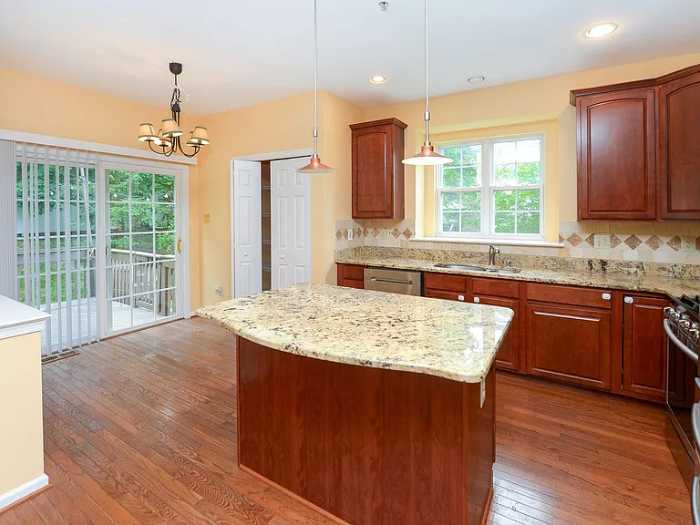 200 Rolling Hill Dr — Photo 11