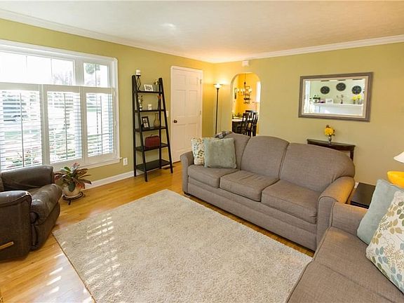 3rd image of 4298 Chanticleer Dr