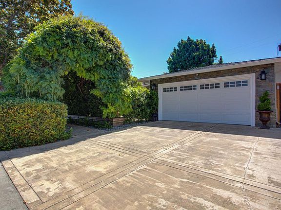 2nd image of 2318 Stanford Pl