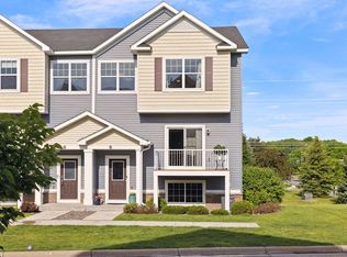 9690 Independence Cir UNIT 4, Chanhassen, MN 55317