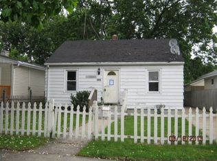 1042 Superior St, Aurora, IL 60505