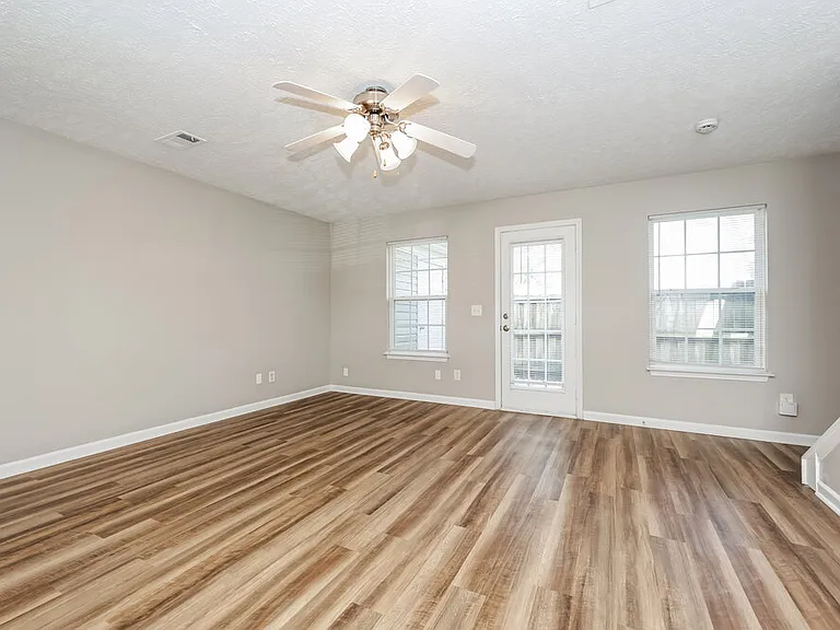 4060 George Buchanan Dr — Photo 5