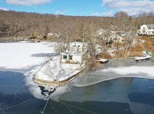 2 Skytop Rd, Hopatcong, NJ 07821