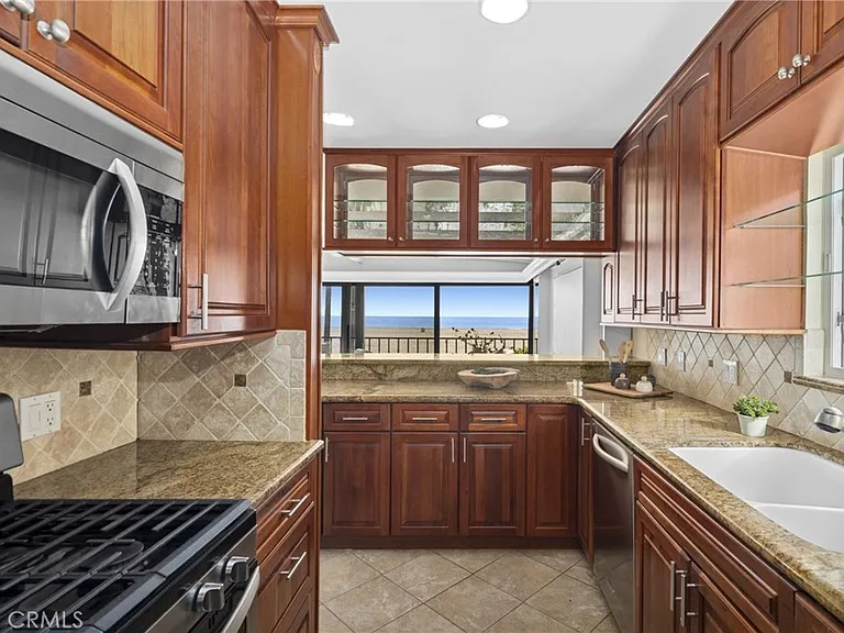 1510 W Oceanfront #B — Photo 22