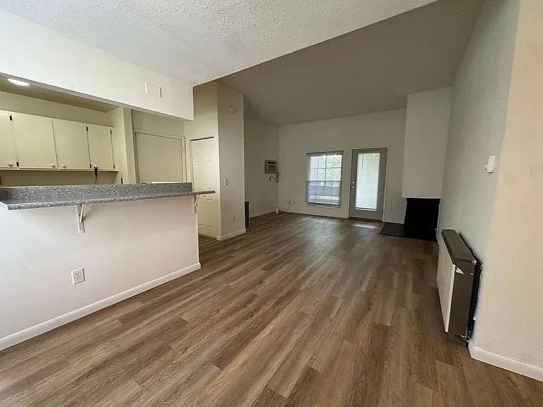 University Park Apartments near Cornell University — Photo 636