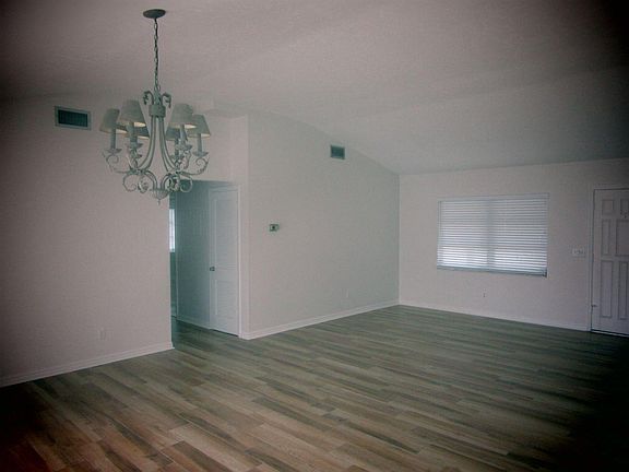 Open floor plan dining & living Area with vaulted ceilings