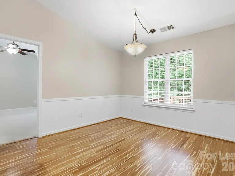 2830 Black Walnut Ln — Photo 8
