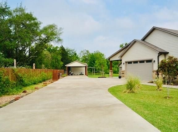 Long long driveway and plenty of hardscape for parking!