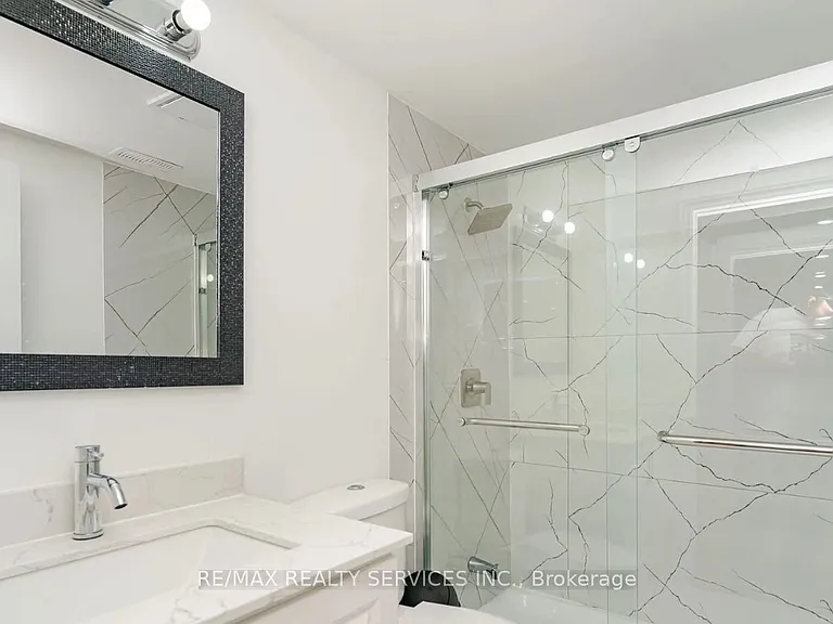 46 Staveley Cres — Photo 4