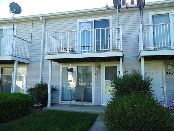 2nd image of 440 Meadow Green Ln