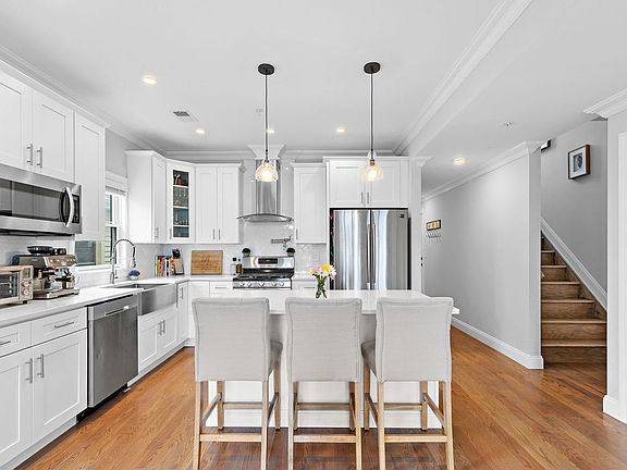 5th image of 61 Bleecker St Unit 2