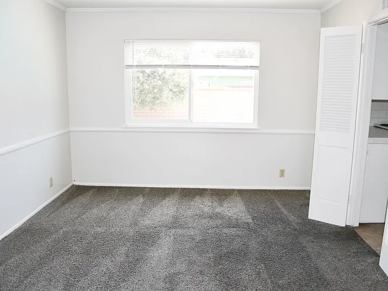 522 E Collins Ave — Photo 15