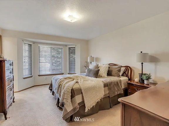 3rd image of 16118 21st Ave E