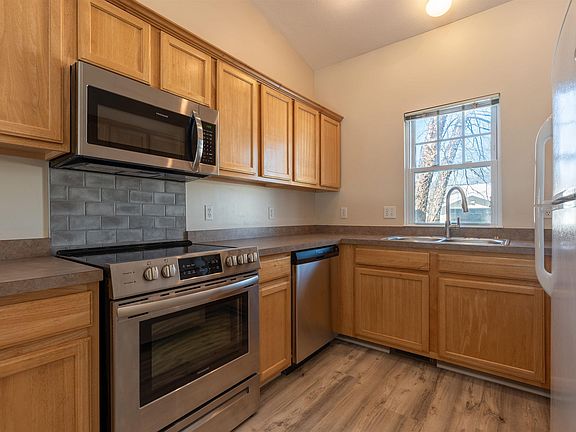5th image of 1443 Newport St #10