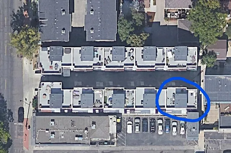End unit in SouthEast Corner