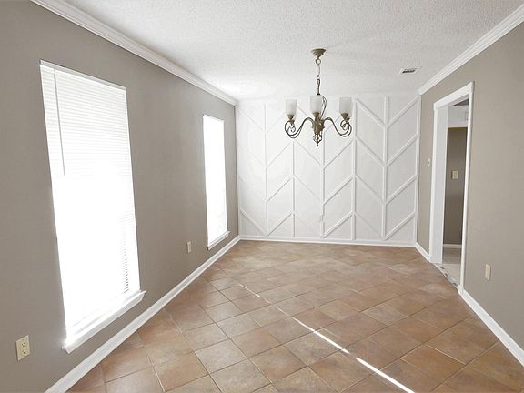 3rd image of 2417 Park Ln