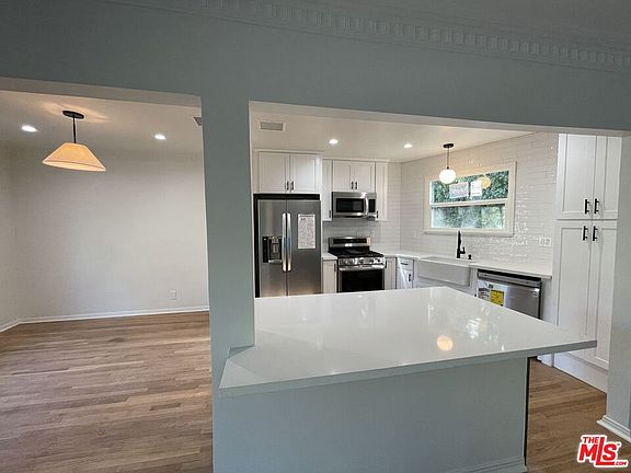 2nd image of 2478 N Gower St