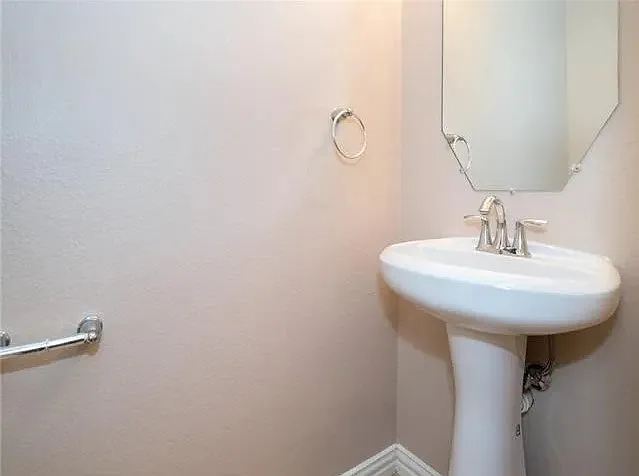 10328 Colfax Dr — Photo 7