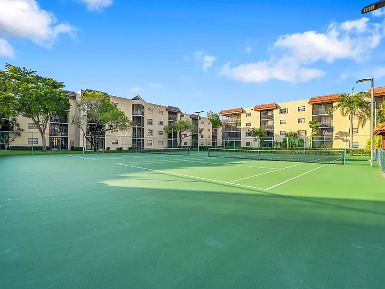 10401 W Broward Blvd #401 — Photo 28