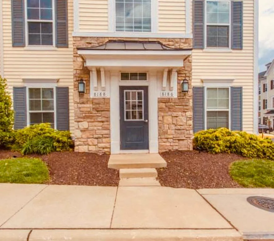 8188 Falls Grove Dr — Photo 1
