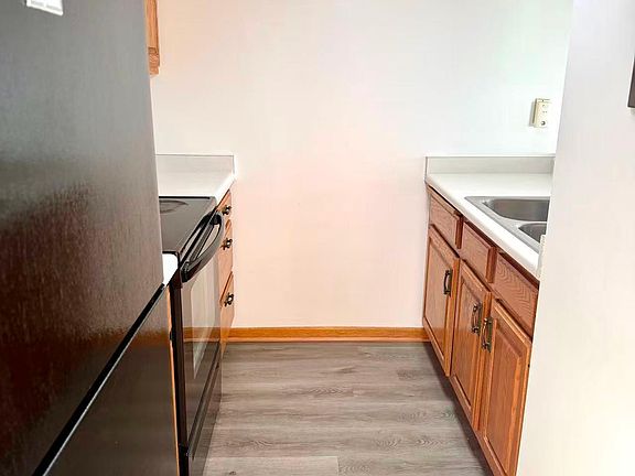 5th image of 220 Broadway Ave S APT 911