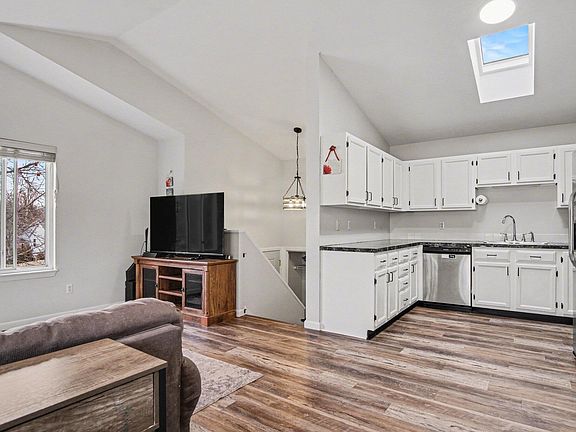 4th image of 1547 Amberly Dr SE