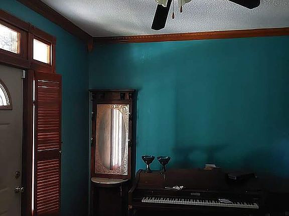 3rd image of 5873 Highland Ave