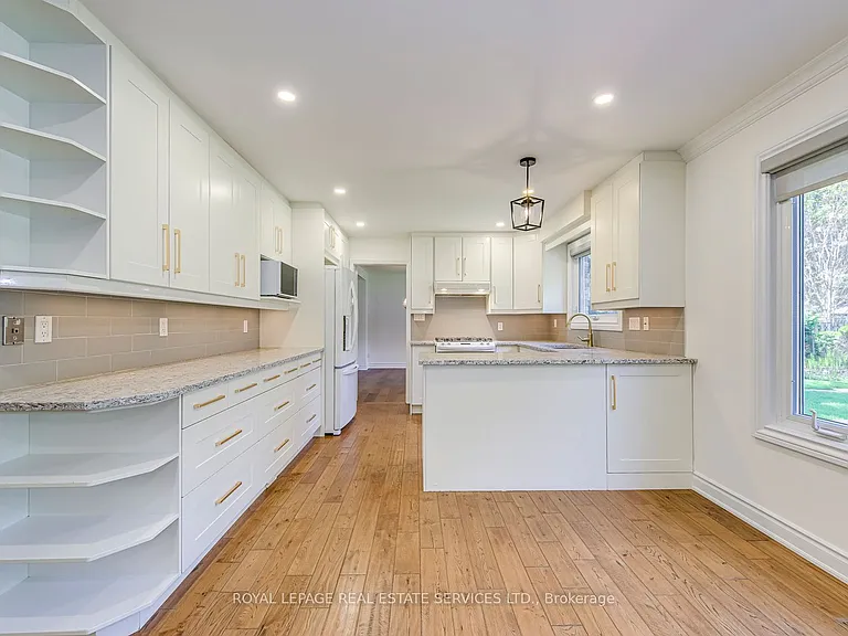 1463 Albion Ave — Photo 10