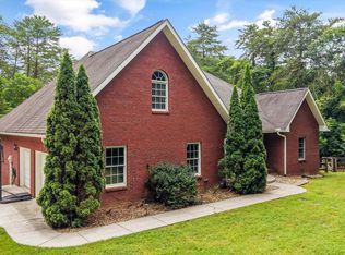 3727 Fox Creek Rd, Louisville, TN 37777