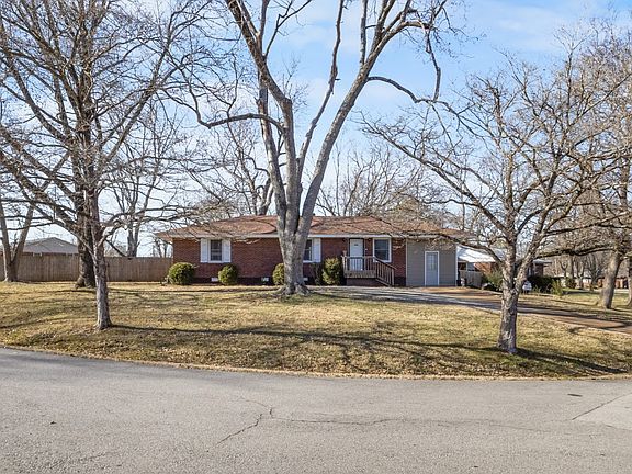 4th image of 214 Park Ln