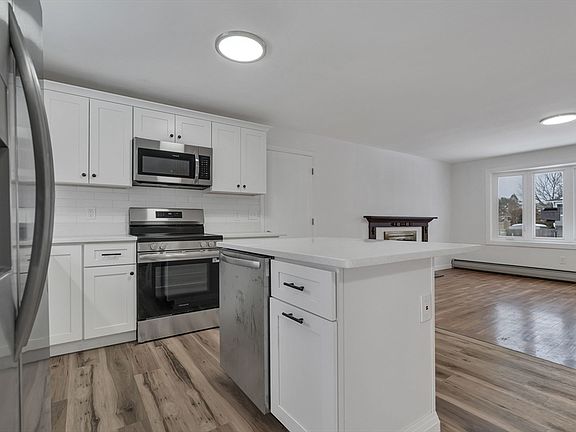 4th image of 11 Hawthorne Dr