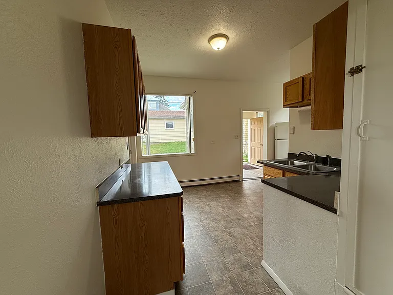 1063 W Mercury St — Photo 4