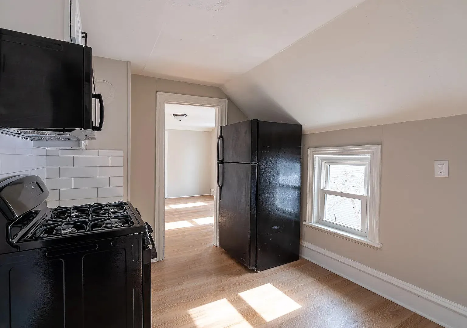 2 bed, 750 sqft, $1,290 — Photo 3
