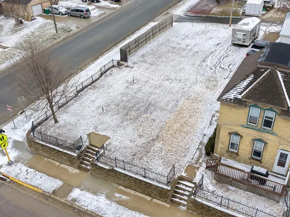 201 Boulevard Ave NE, Montgomery, MN 56069