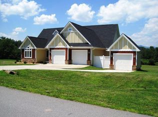 34 Lewis Creek Dr, Hendersonville, NC 28792