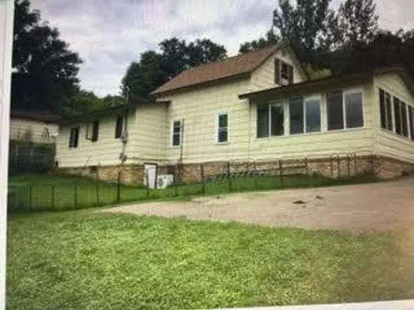 317 6th St E, Carver, MN 55315