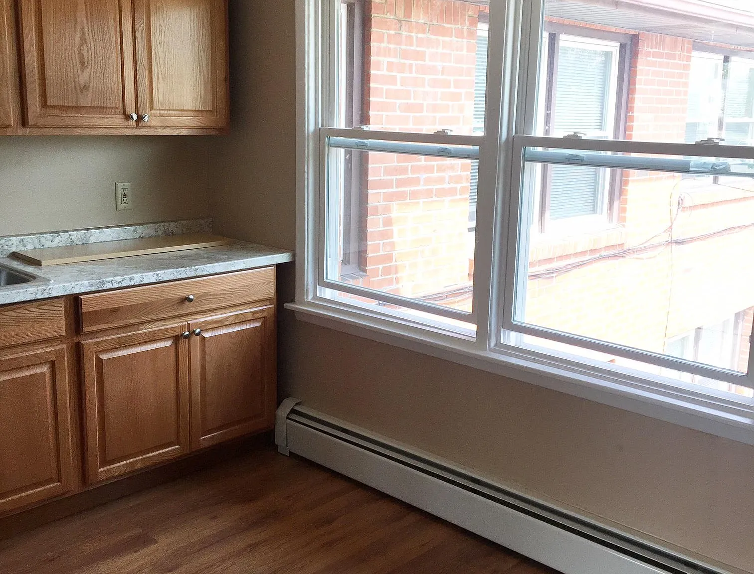 415 Moore Ave — Photo 4