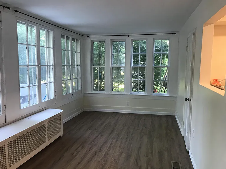 10821 Main St #3 — Photo 4