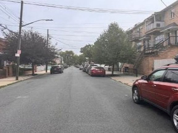 Exterior Neighborhood (street photo)