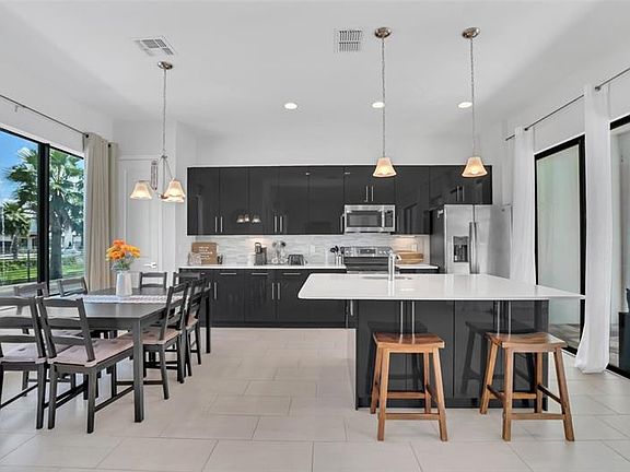 4th image of 403 Villa Domani Way