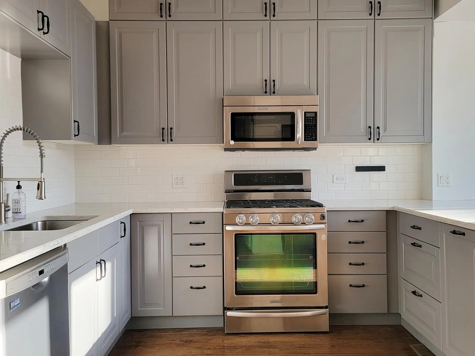 4 bed, 2586 sqft, $4,800 — Photo 2