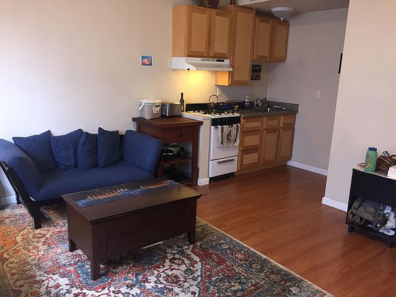 3rd image of 1749 Oxford St APT 4