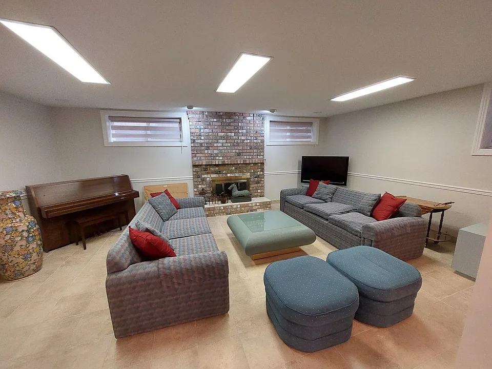 1849 Marine Dr