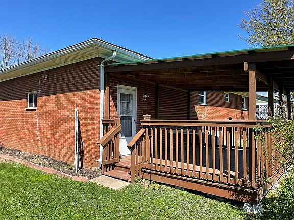 3rd image of 2352 Capital Cir