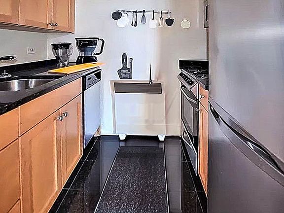 4th image of 166 2nd Ave APT 12G