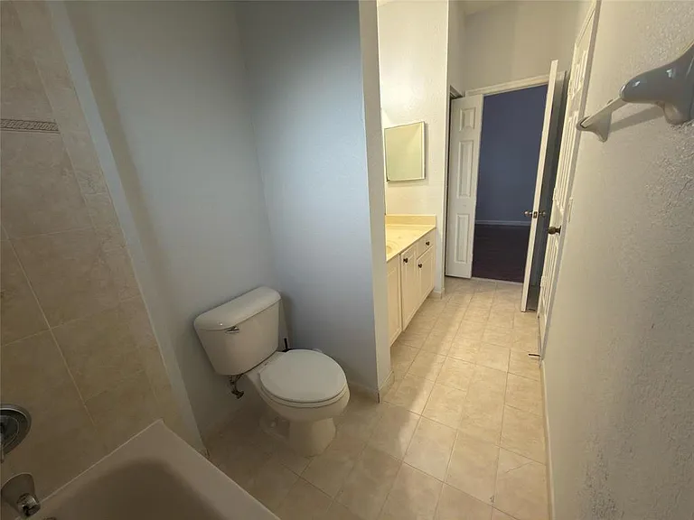 8320 Santa Monica Ave — Photo 8